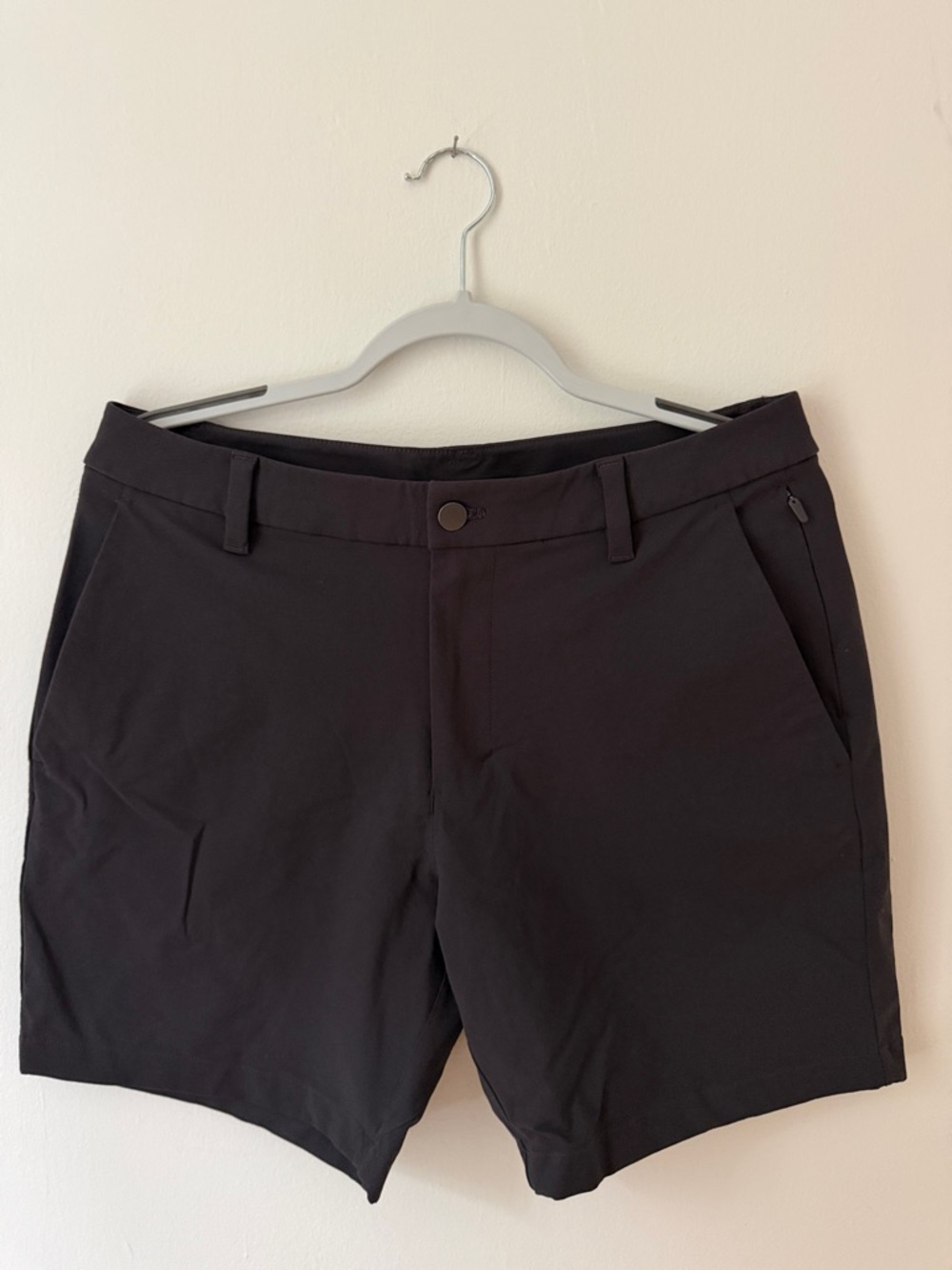 lululemon athletica Men's Flat Front Shorts — Black